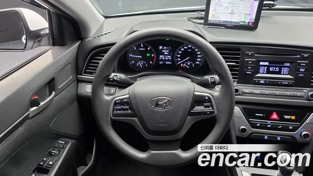 Hyundai Avante — фото 13