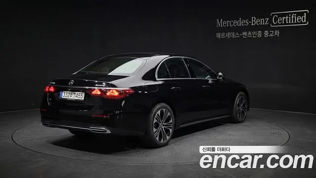 Mercedes-Benz E-Class — фото 2