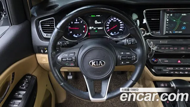 Kia Carnival — фото 12