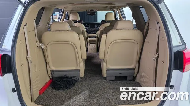 Kia Carnival — фото 16