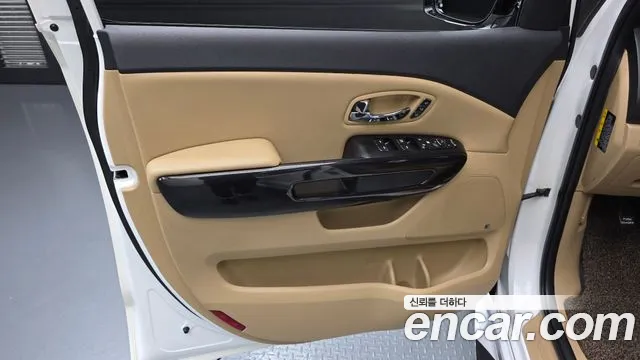 Kia Carnival — фото 24