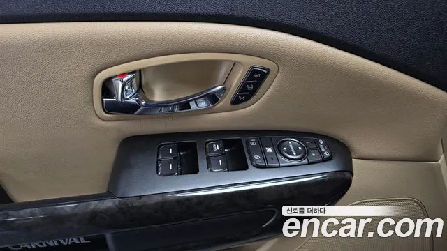 Kia Carnival — фото 17