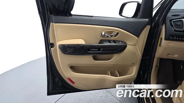 Kia Carnival — фото 24