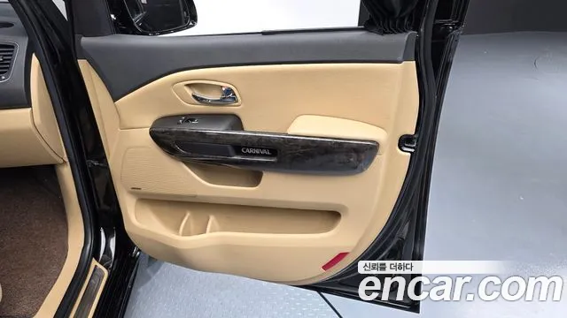 Kia Carnival — фото 25