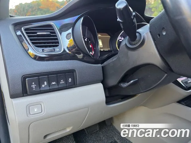 Kia Carnival — фото 14