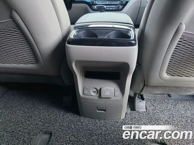 Kia Carnival — фото 19