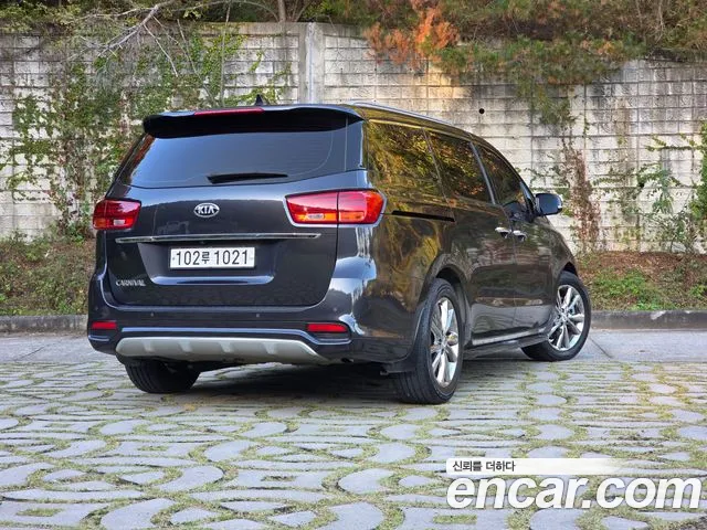 Kia Carnival — фото 2