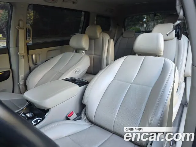 Kia Carnival — фото 10