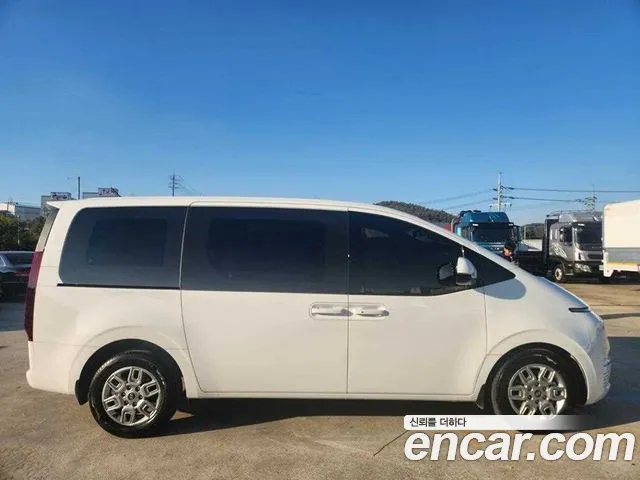 Hyundai Staria — фото 3