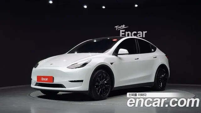 Tesla Model Y — фото 1