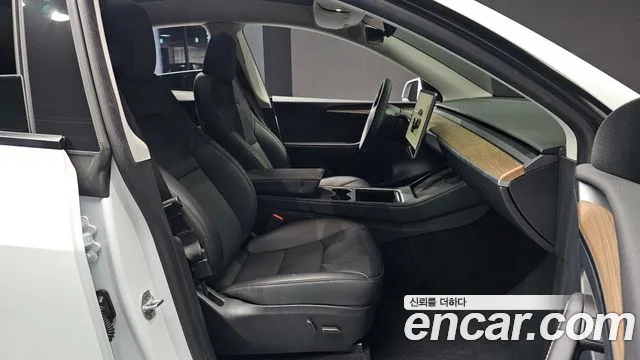 Tesla Model Y — фото 11