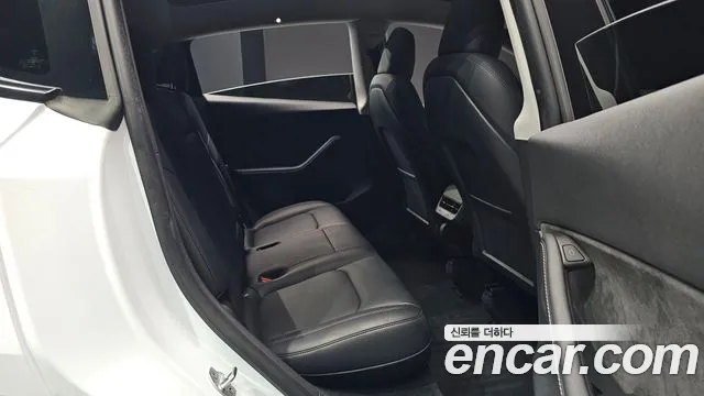 Tesla Model Y — фото 12