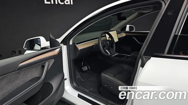 Tesla Model Y — фото 10