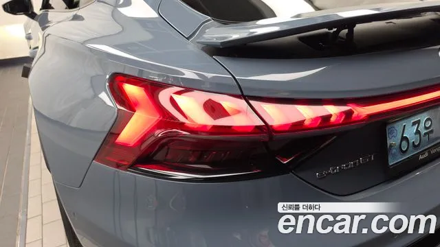 Audi e-tron GT — фото 23