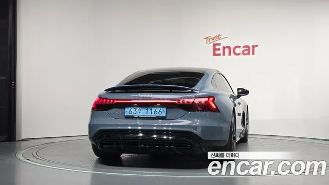 Audi e-tron GT — фото 4