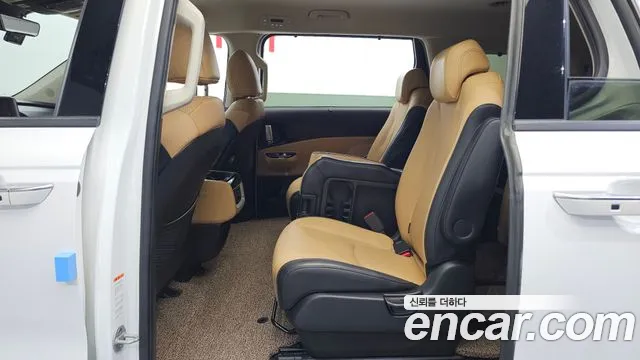 Kia Carnival — фото 11