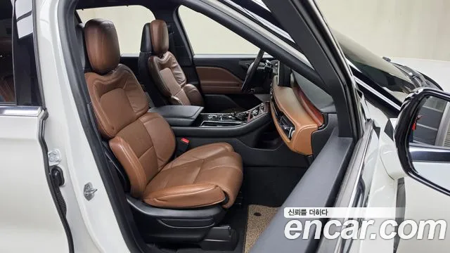 Lincoln Aviator — фото 11