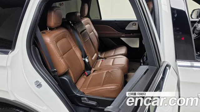 Lincoln Aviator — фото 12