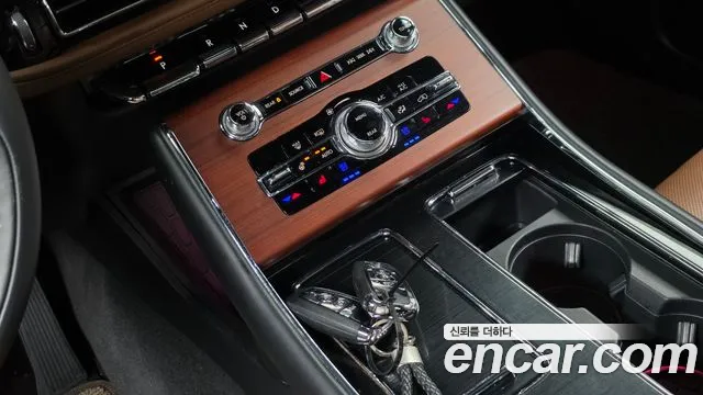 Lincoln Aviator — фото 34