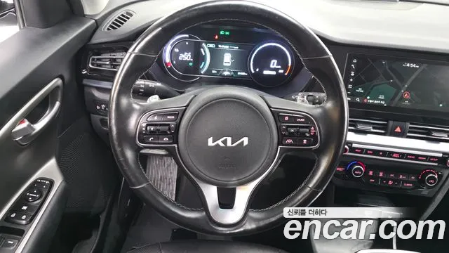 Kia Niro — фото 14