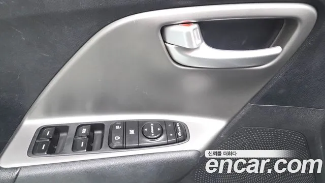 Kia Niro — фото 27