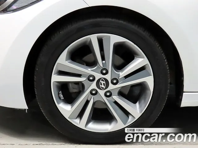 Hyundai Avante — фото 20