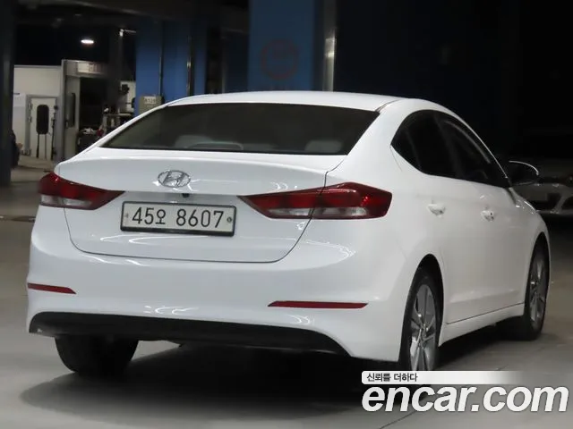 Hyundai Avante — фото 4