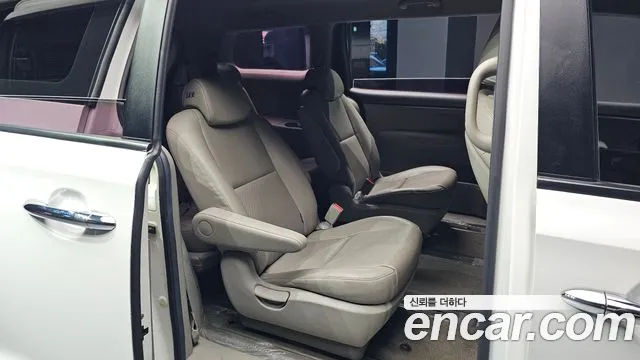Kia Carnival — фото 11