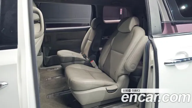 Kia Carnival — фото 12