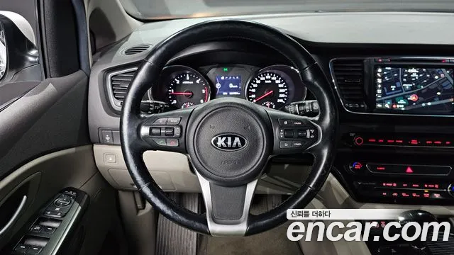 Kia Carnival — фото 14