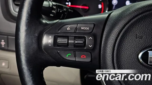 Kia Carnival — фото 15