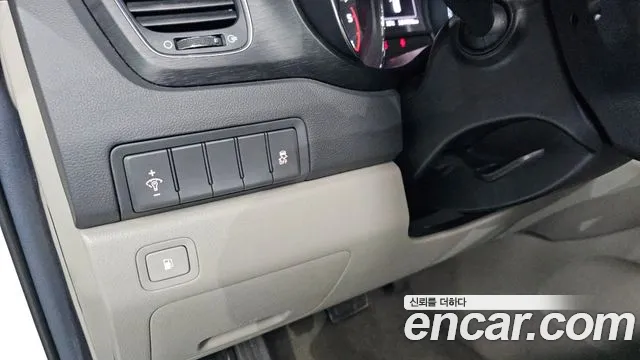 Kia Carnival — фото 17