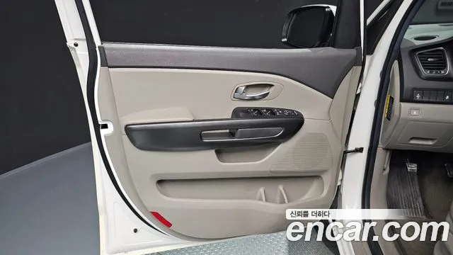 Kia Carnival — фото 24