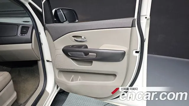 Kia Carnival — фото 25