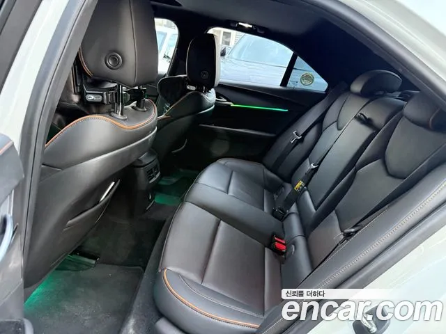 Cadillac CT4 — фото 11