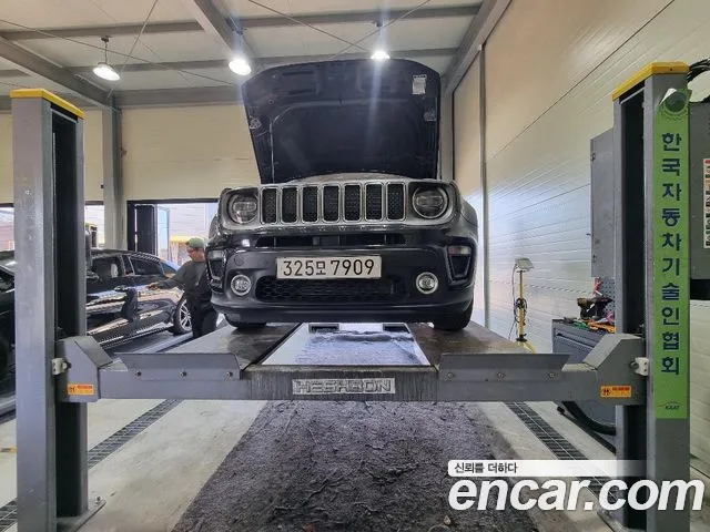 Jeep Renegade — фото 1