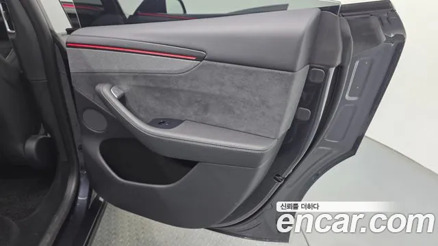 Tesla Model Y — фото 25