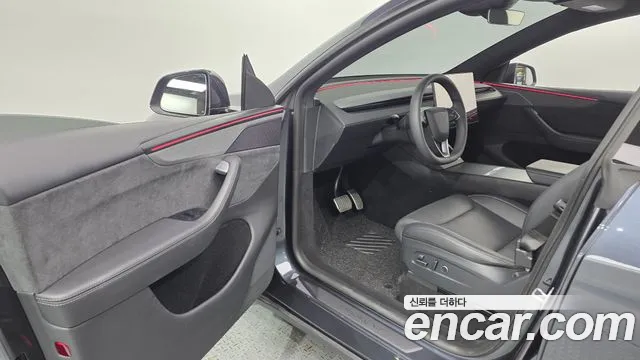 Tesla Model Y — фото 10