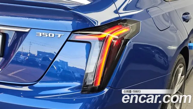 Cadillac CT5 — фото 23