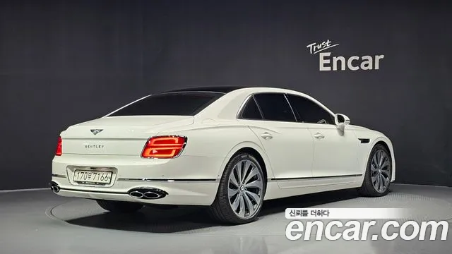 Bentley Flying Spur — фото 2