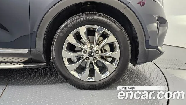 Kia Sorento — фото 21
