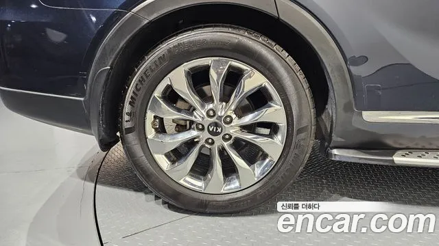 Kia Sorento — фото 5