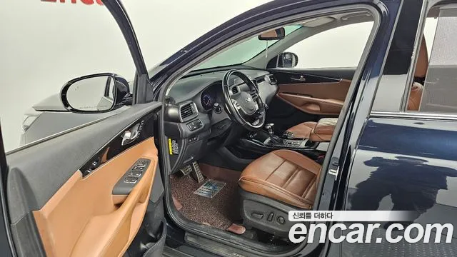 Kia Sorento — фото 10