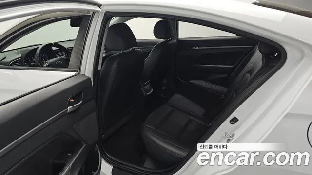 Hyundai Avante — фото 12