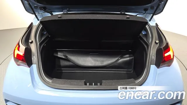 Hyundai Veloster — фото 17