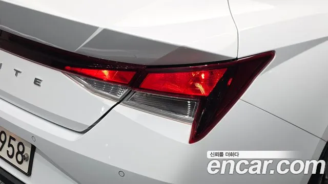 Hyundai Avante — фото 23
