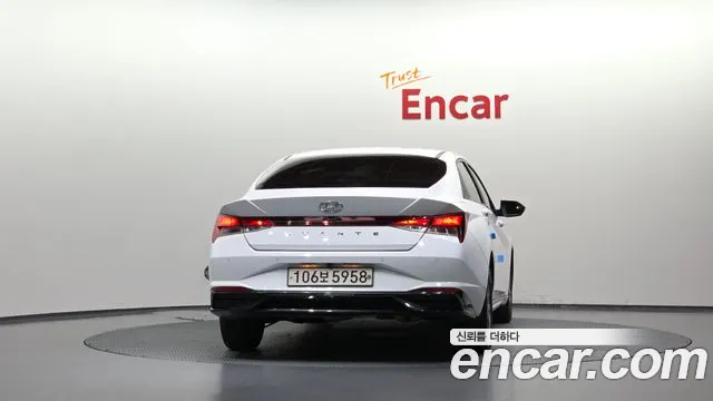Hyundai Avante — фото 4