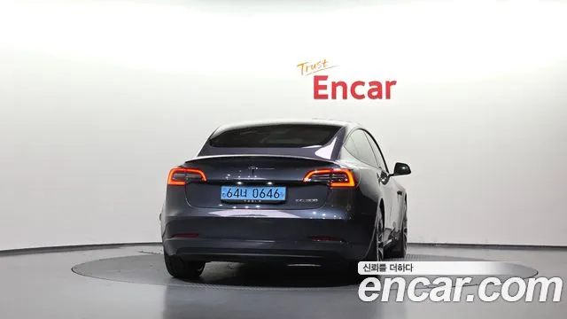 Tesla Model 3 — фото 4