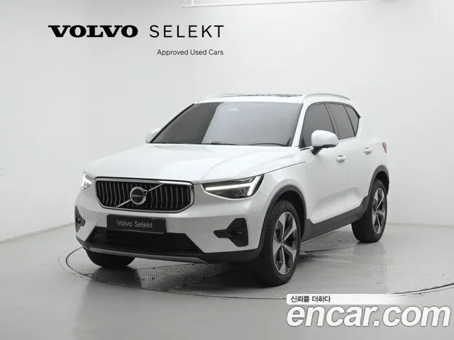 Volvo XC40 — фото 1