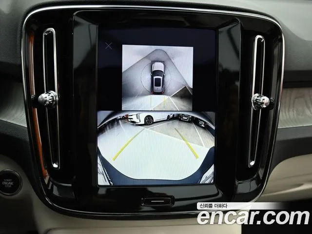 Volvo XC40 — фото 15